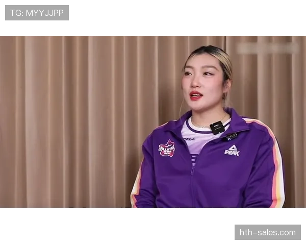 李梦离开赛场那一刻，鞋子豪华得让人怀疑这是不是明星家里遗落的配饰？